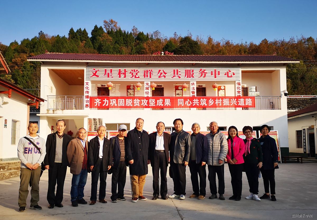 学院党委副书记侯钫与调研组同志合影_副本.jpg 学院党委副书记侯钫与调研组同志合影_副本.jpg