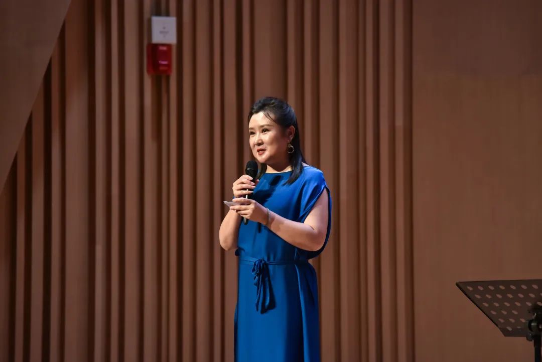 主持人:王婷.jpg 主持人:王婷.jpg
