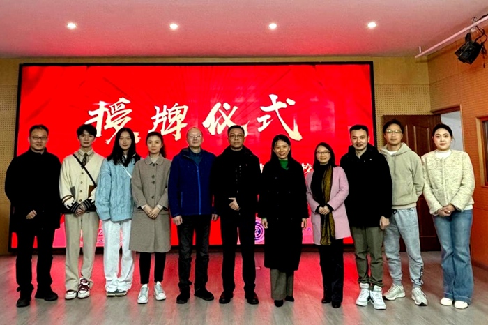 图片10合影留念.jpg 图片10合影留念.jpg