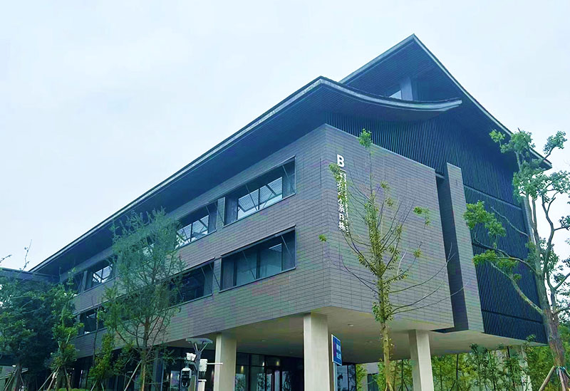 临空校区教学楼.jpg